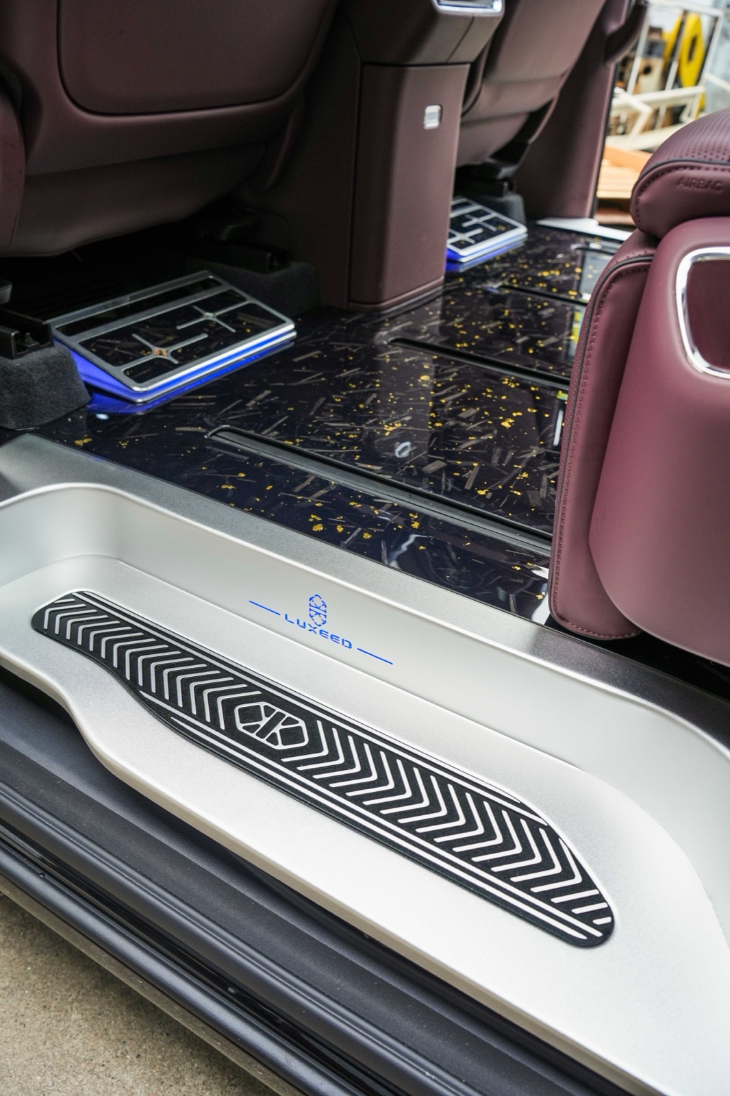 Starry black with gold fleck — real LUXEED V9 installation by MORRGARY